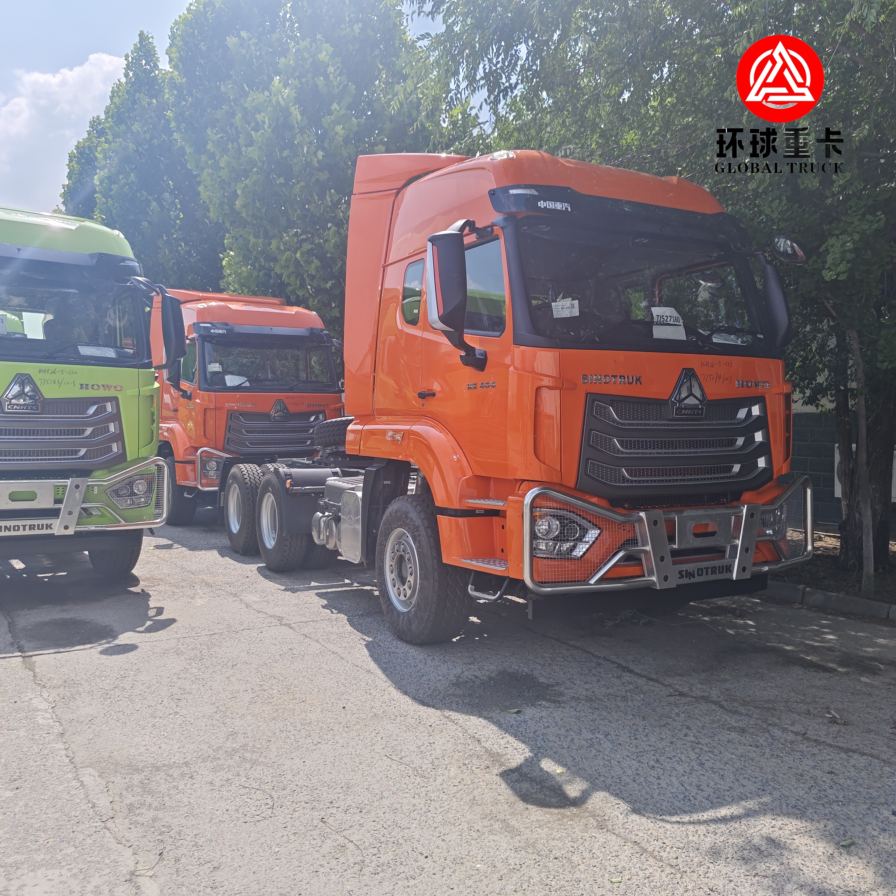 ब्रांड न्यू सिनोट्रुक HOWO NX 400HP 6x4 भारी ड्यूटी ट्रैक्टर ट्रक प्राइम मोवर अंतर्राष्ट्रीय माल परिवहन के लिए